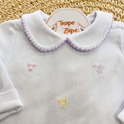  Macacão Tricotil (Tricot 100% Algodão) com Gola e Bordado - Branco Florzinhas